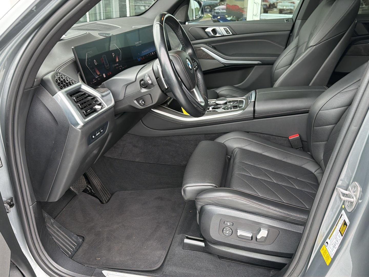 Used 2024 Skyscraper Grey Metallic BMW sDrive40i image 10