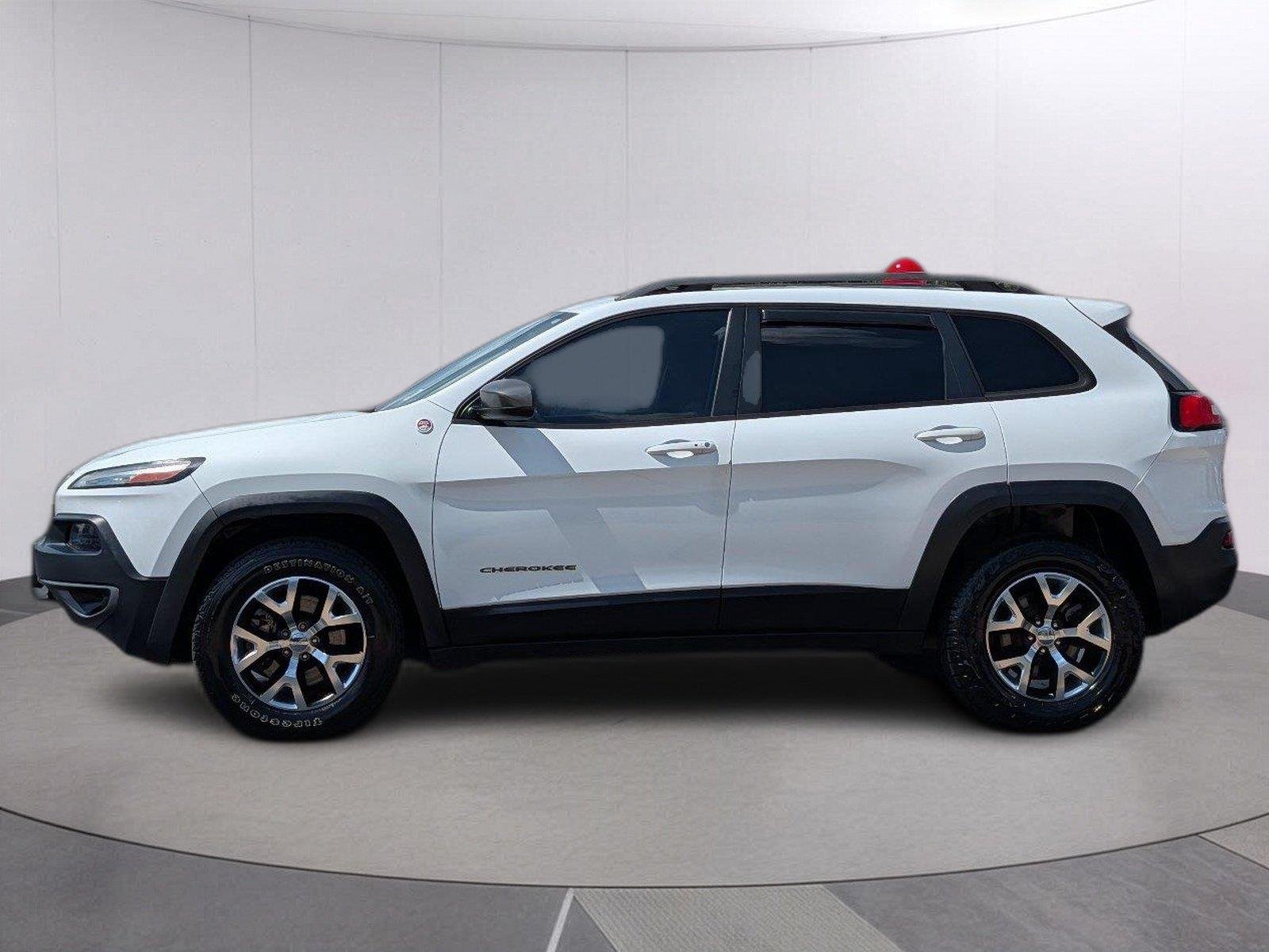 Used 2015 Bright White Clearcoat Jeep Trailhawk image 2