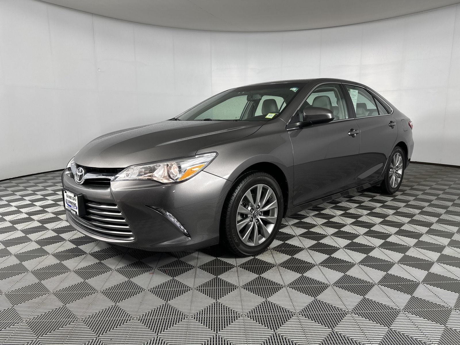 Used 2017 Predawn Gray Mica Toyota XLE image 3