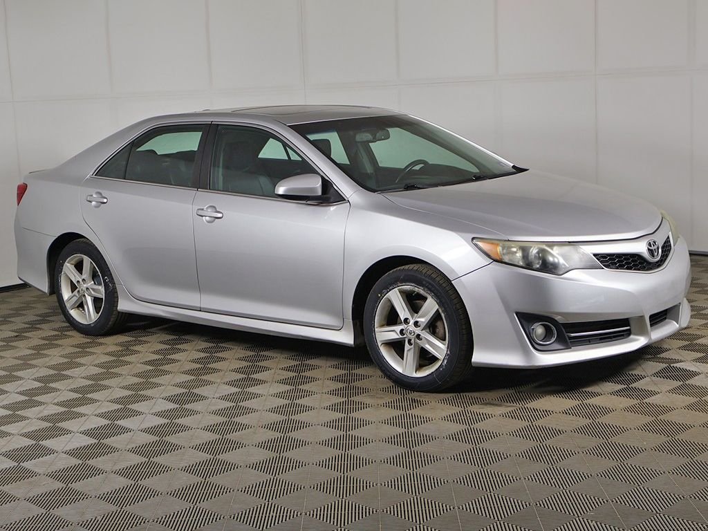 Used 2013 Silver Toyota SE image 43