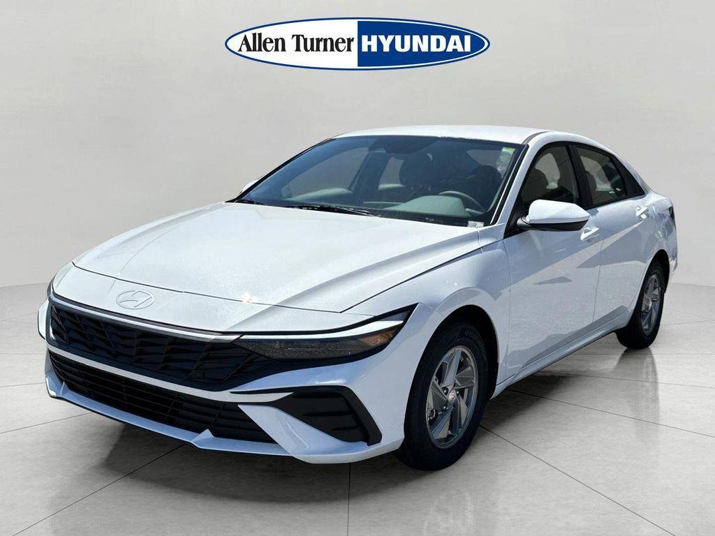New 2026 Serenity White Hyundai SE image 3