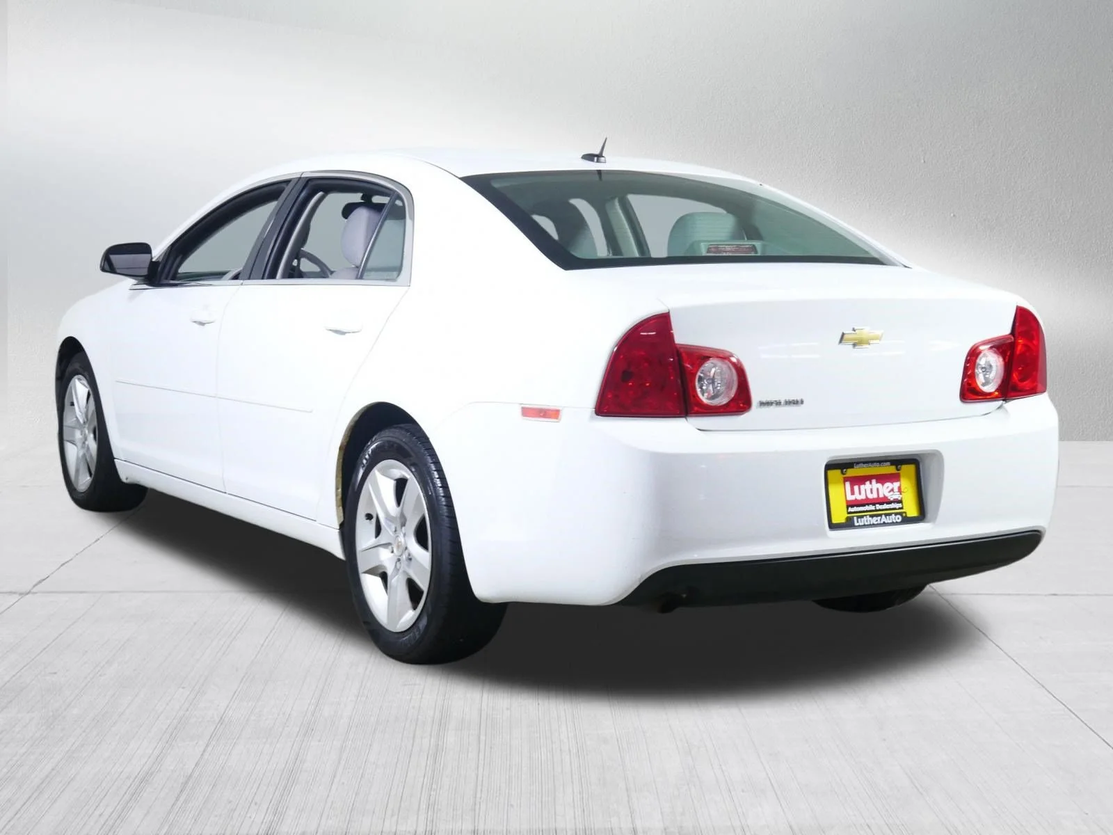 Used 2011 Summit White Chevrolet LS w/1LS image 5