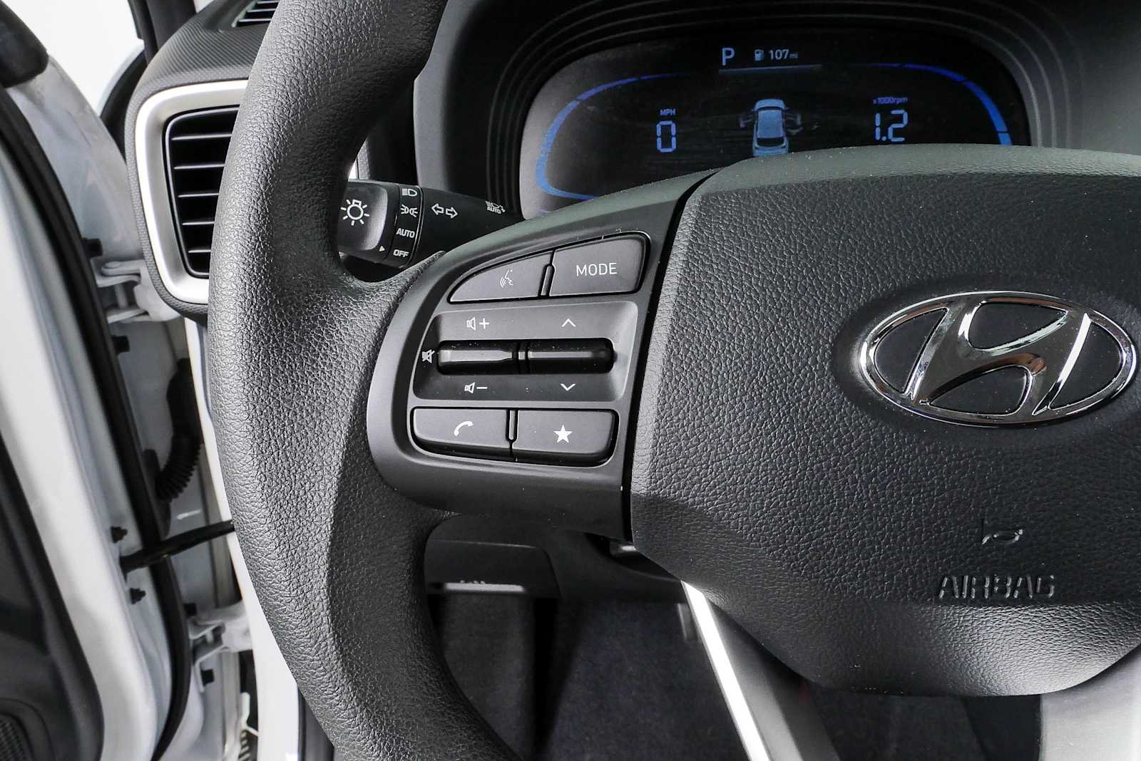 Used 2023 Lunar White Hyundai SE image 9