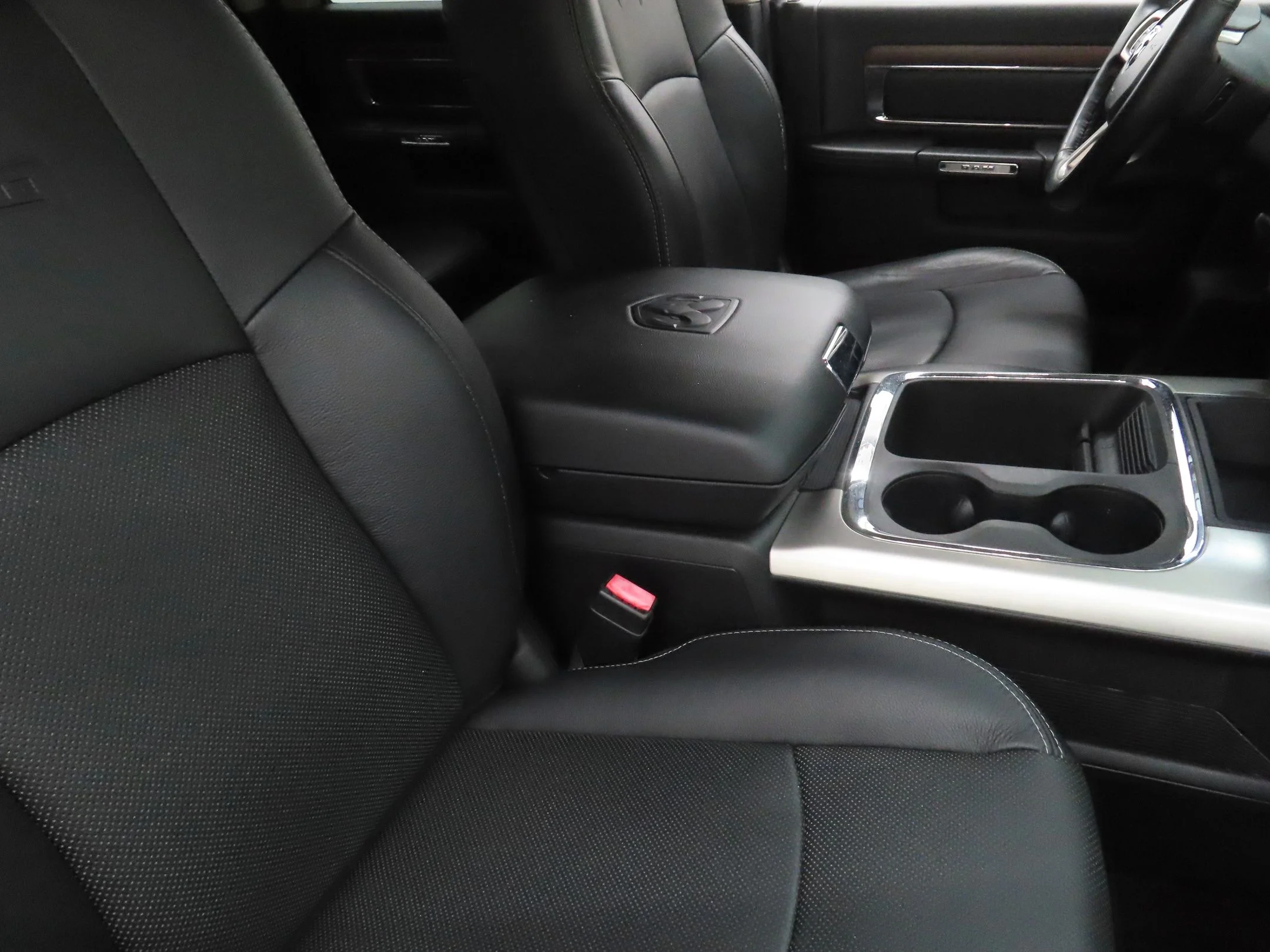 Used 2017 Silver Ram Laramie image 24