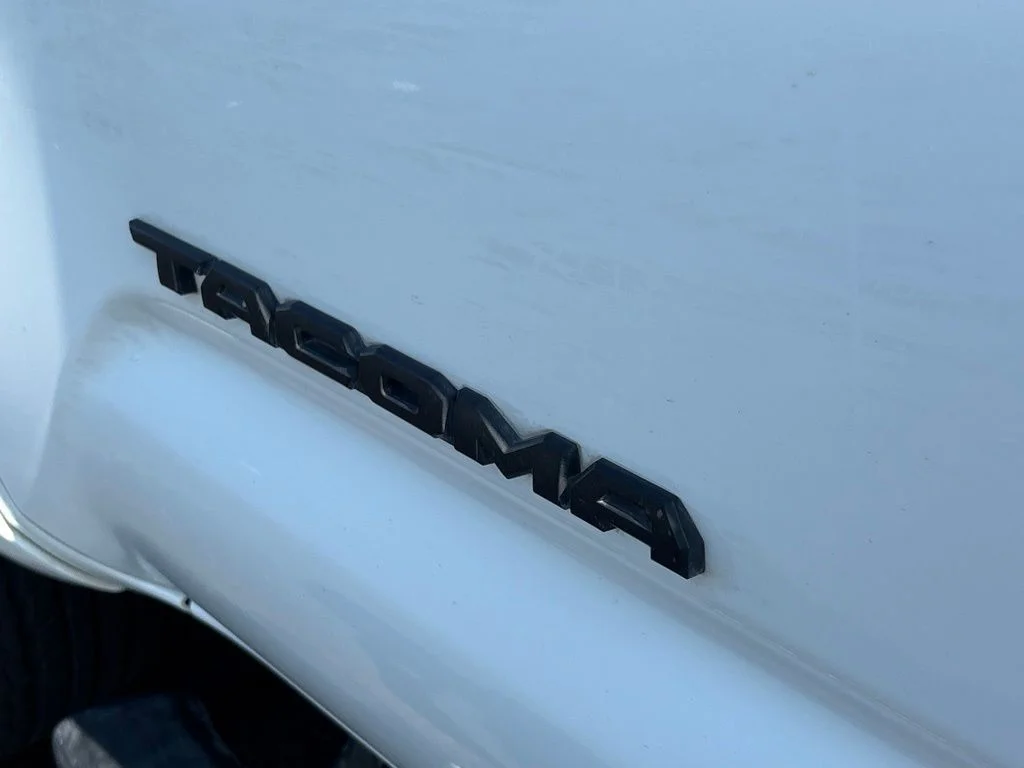 Used 2022 White Toyota SR5 image 30