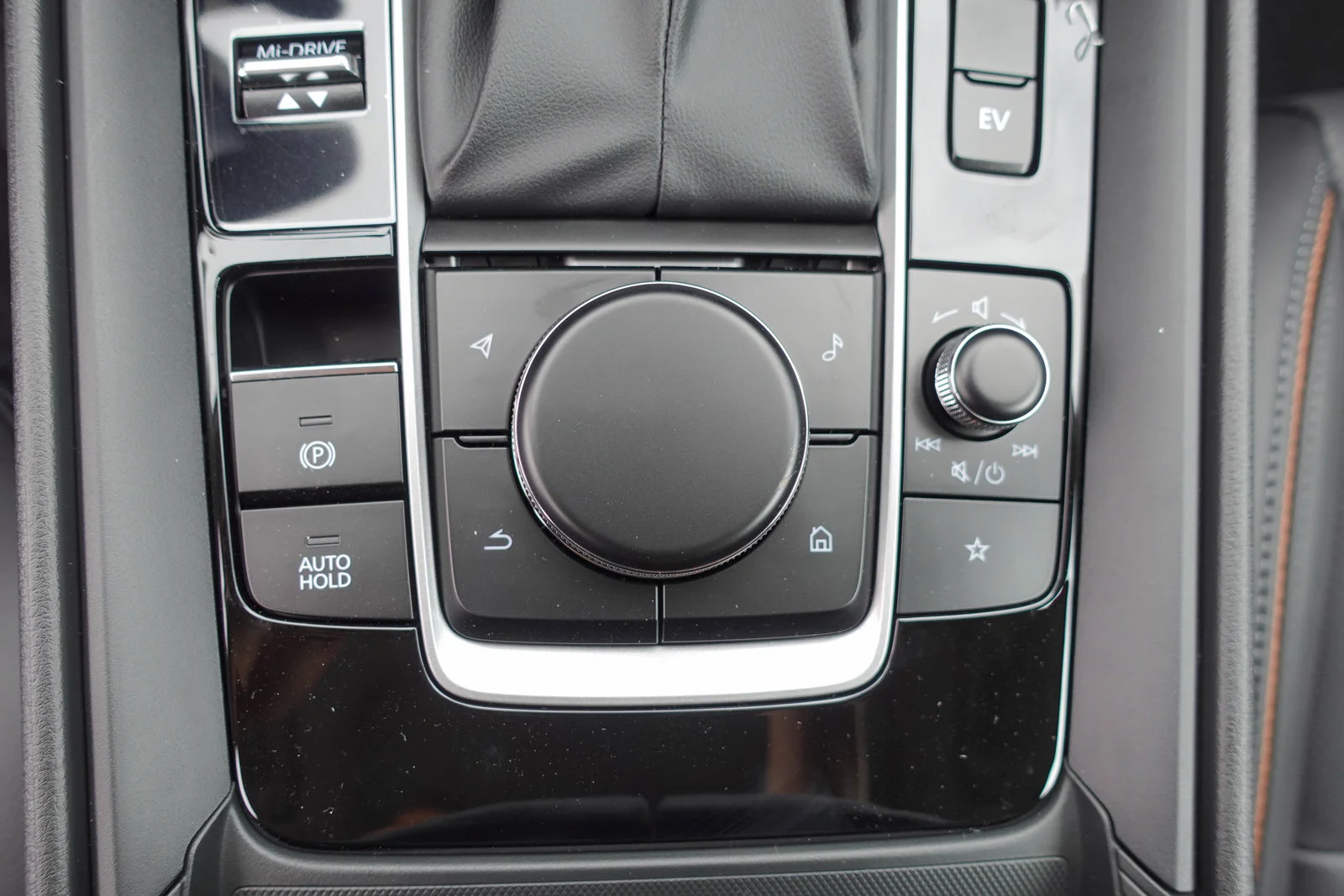 New 2026 Machine Gray Metallic Mazda Premium image 19