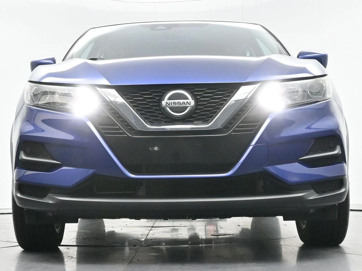 Used 2022 Caspian Blue Metallic Nissan S image 41
