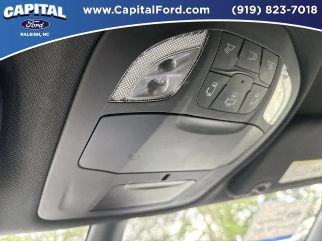 Used 2025 White Chrysler Select image 31