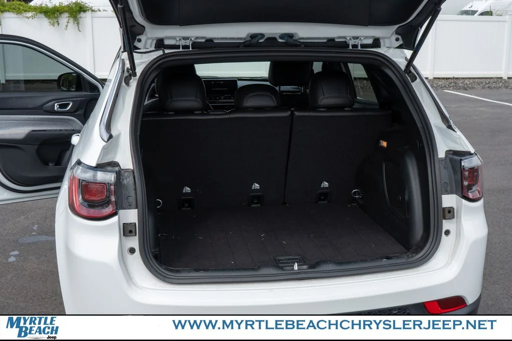 Certified Used 2023 Bright White Clearcoat Jeep Latitude image 31