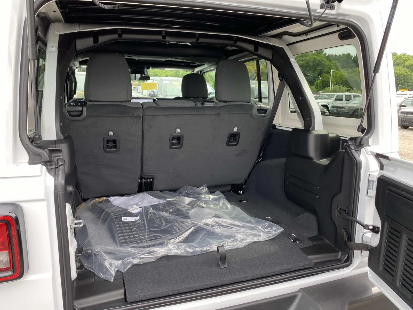 New 2026 Bright White Clear-Coat Exterior Paint Jeep Sport S image 5