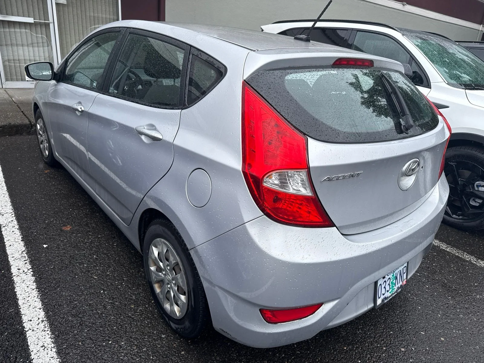 Used 2016 Silver Metallic Hyundai SE image 4