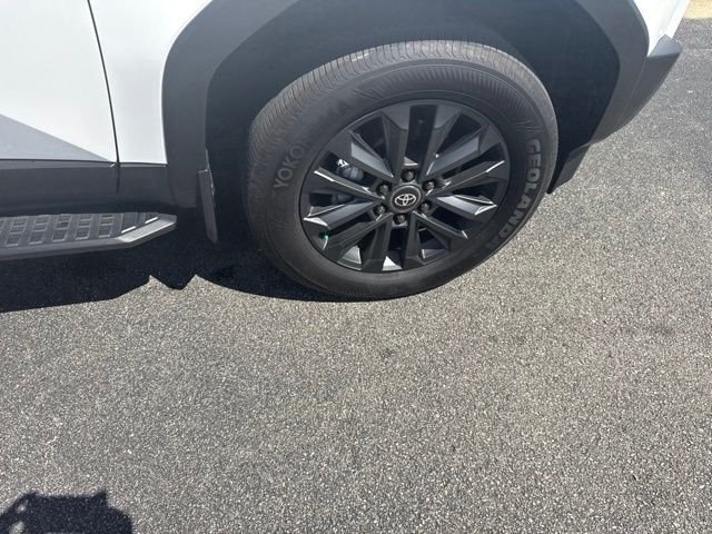 Used 2025 White Toyota Base image 10