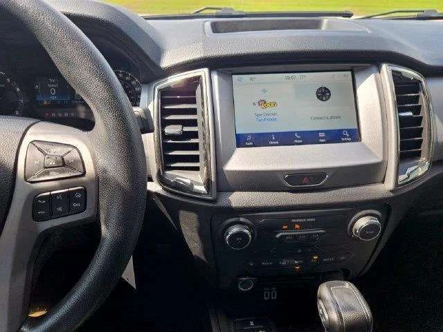 Used 2023 Oxford White Ford XLT image 17