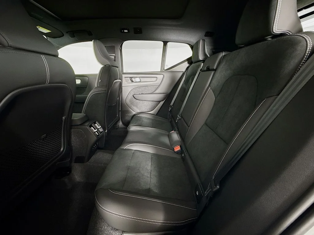 New 2026 White Volvo B5 Ultra Black Edition image 26