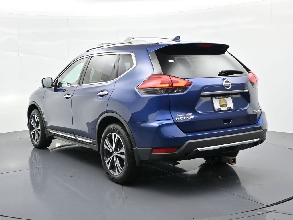 Used 2017 Caspian Blue Nissan SL image 8