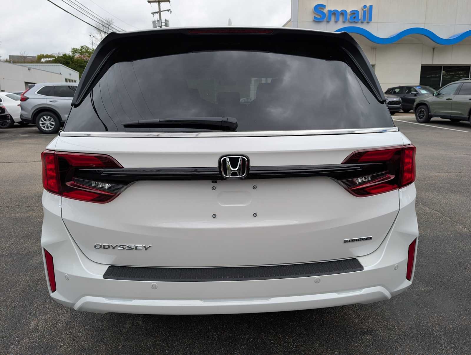 New 2026 Platinum White Pearl Honda Touring image 8