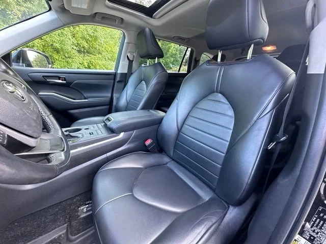 Used 2022 Black Toyota XLE image 12