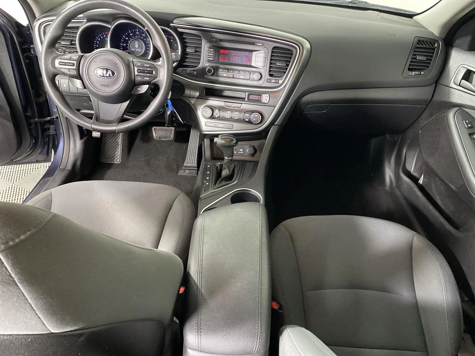 Used 2015 Smokey Blue Kia LX image 21