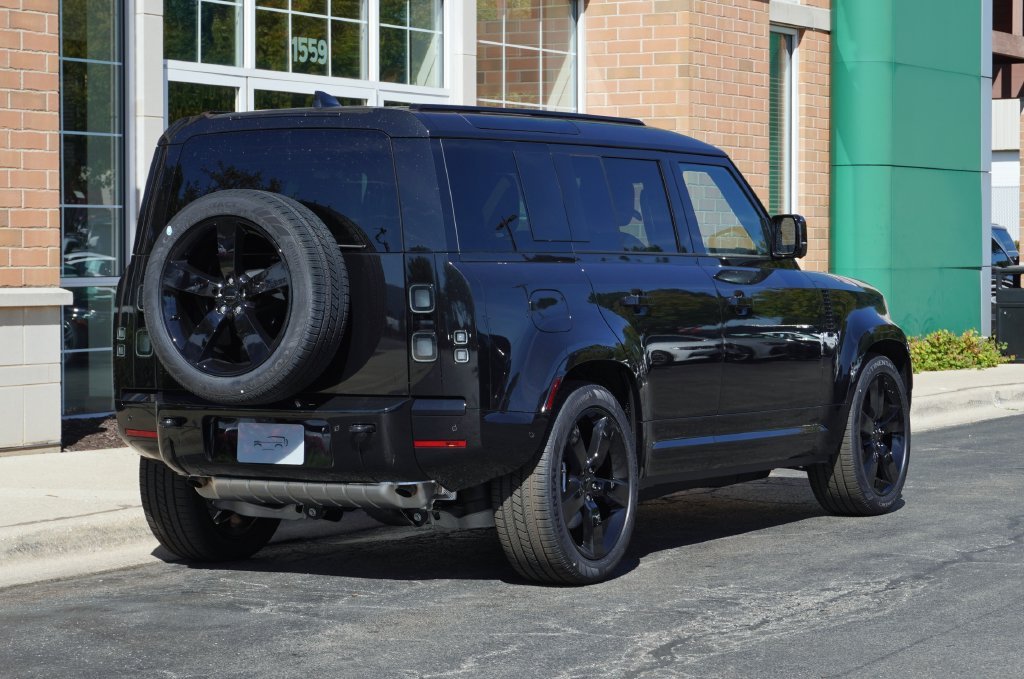New 2026 Santorini Black Land Rover X-Dynamic SE image 6