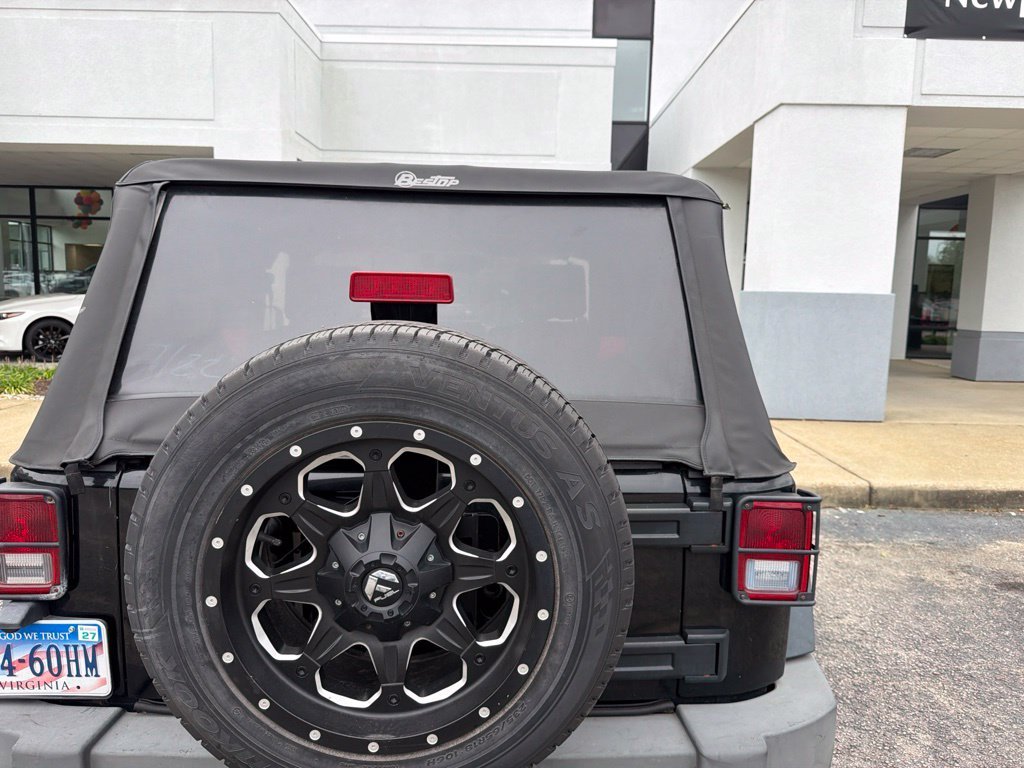 Used 2008 Black Jeep X image 4