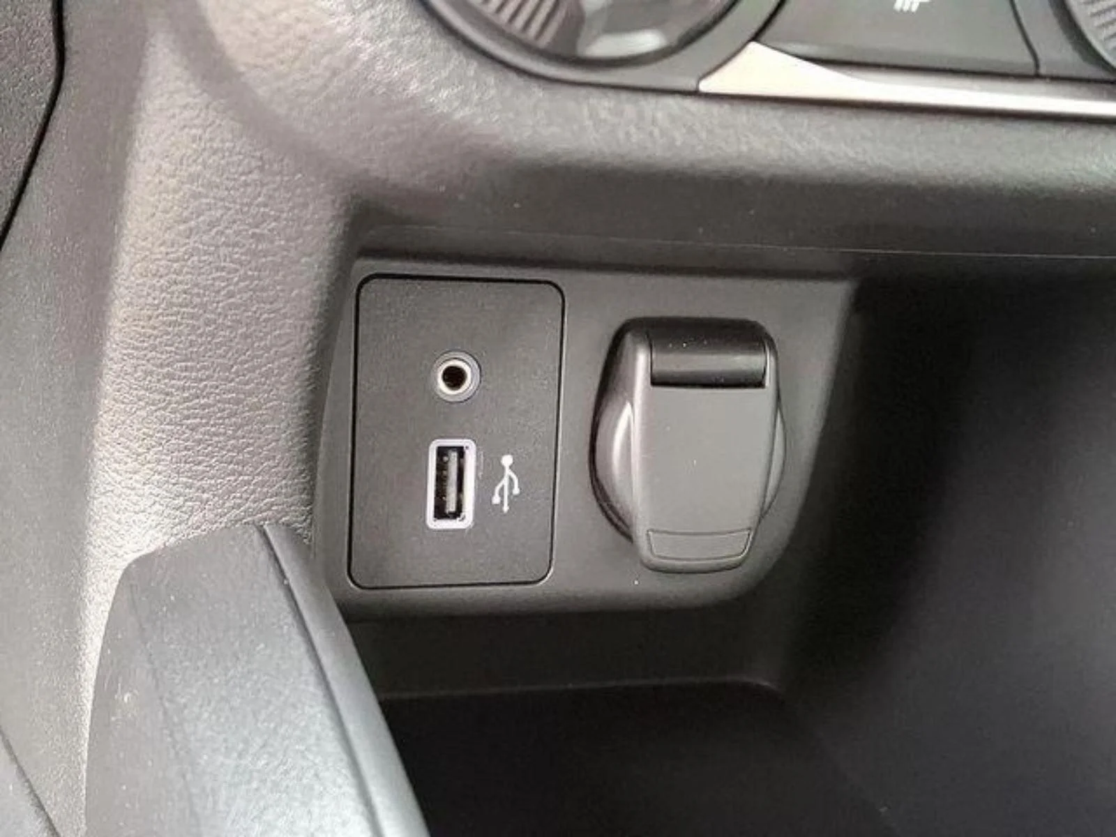 2025 Nissan Versa Sedan S - Photo 14