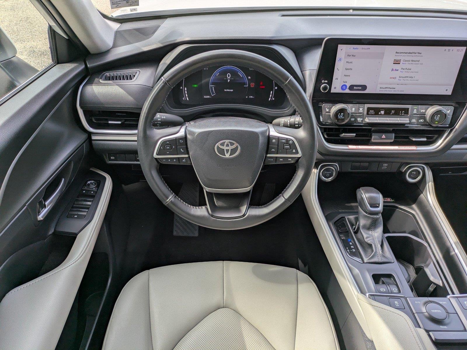 Used 2025 Wind Chill Pearl Toyota Hybrid XLE image 16