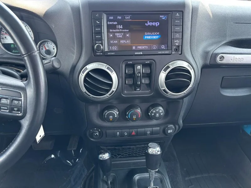 Used 2018 Chief Jeep Sahara image 15
