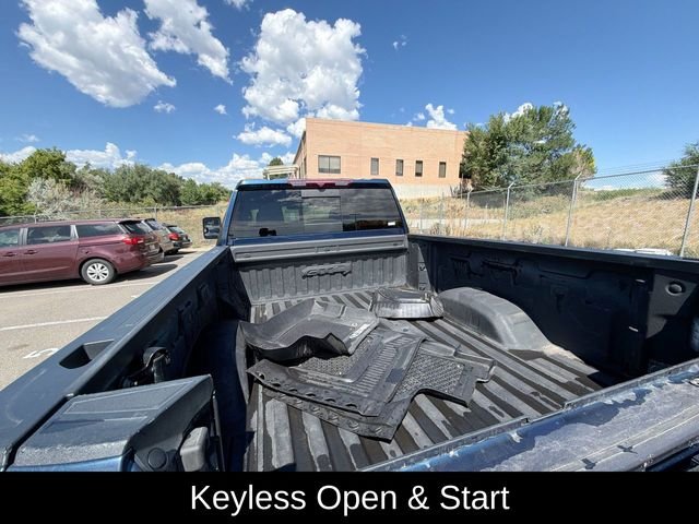 Used 2023  GMC AT4 image 33