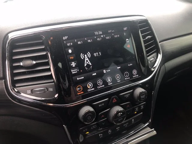 Used 2021 Gray Jeep Laredo X image 4