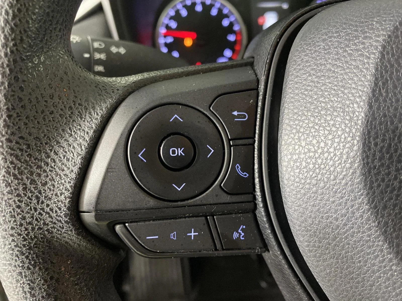 Used 2019 Gy Toyota LE image 14