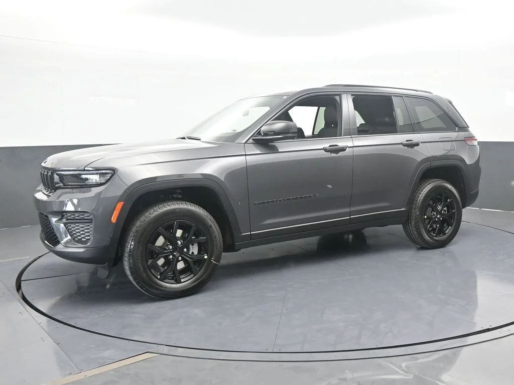 New 2025 Baltic Gray Metallic Clear-Coat Exterior Paint Jeep Altitude X image 2