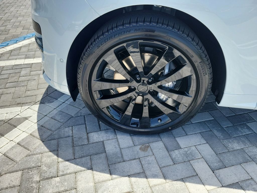 New 2026 Fuji White Land Rover Dynamic SE image 13