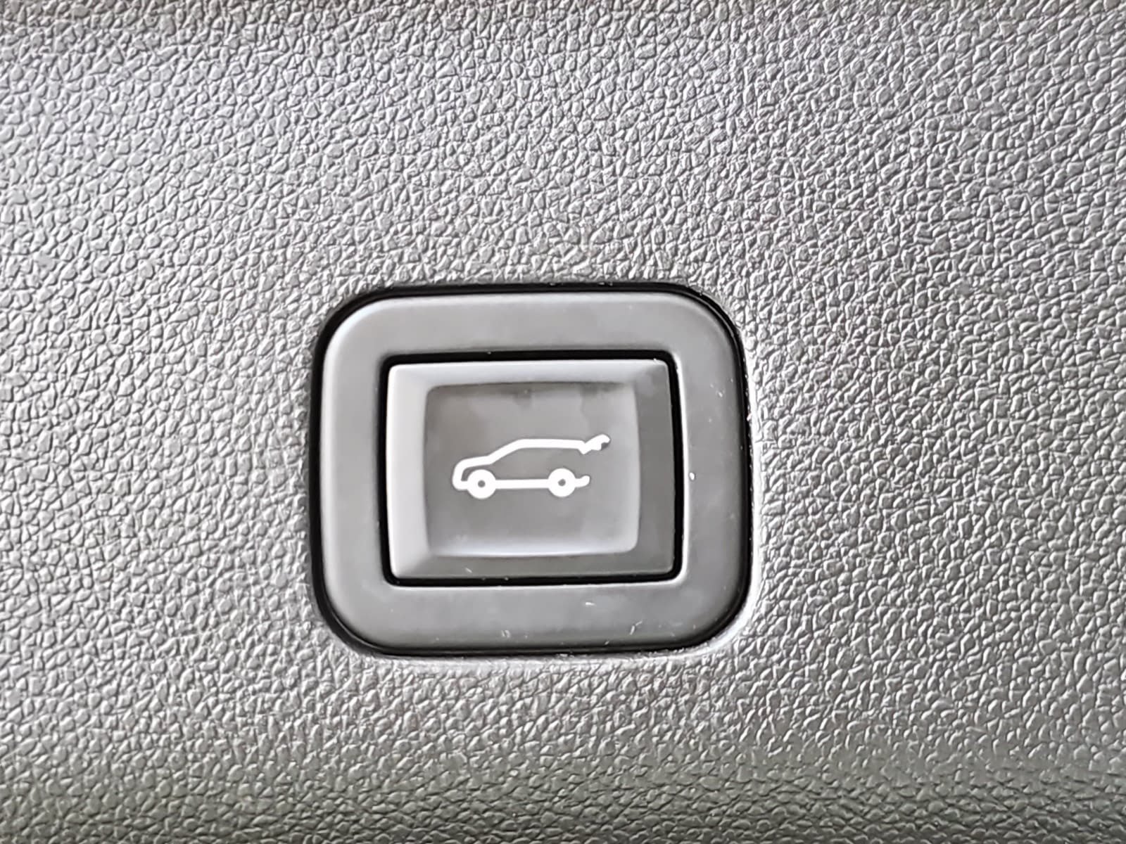 Used 2021 Black Chevrolet Z71 image 13