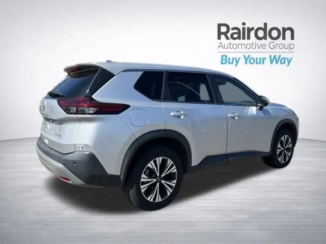 Used 2022 Brilliant Silver Metallic Nissan SV image 18