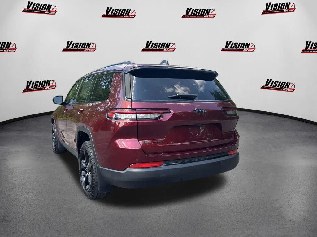 Used 2023 Red Jeep Altitude image 7