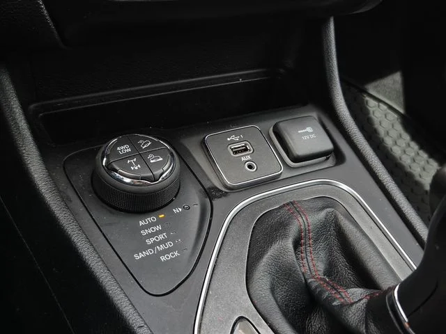 Used 2022 Bright White Clearcoat Jeep Trailhawk image 20