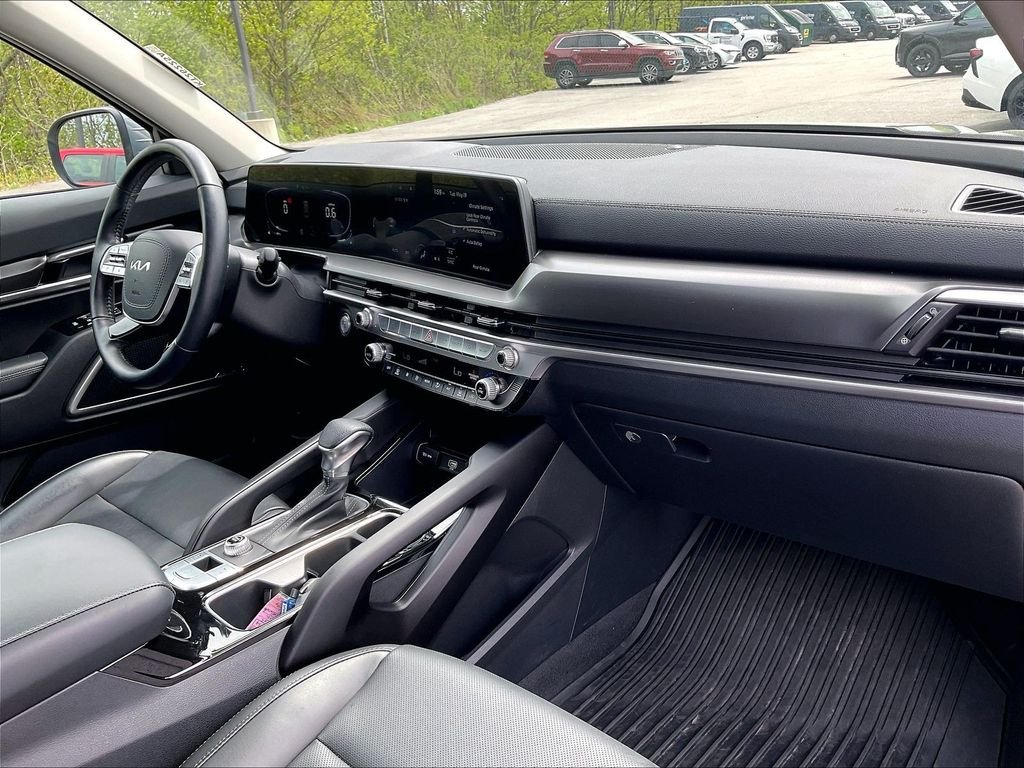 Used 2025 Everlasting Silver Kia LX image 13