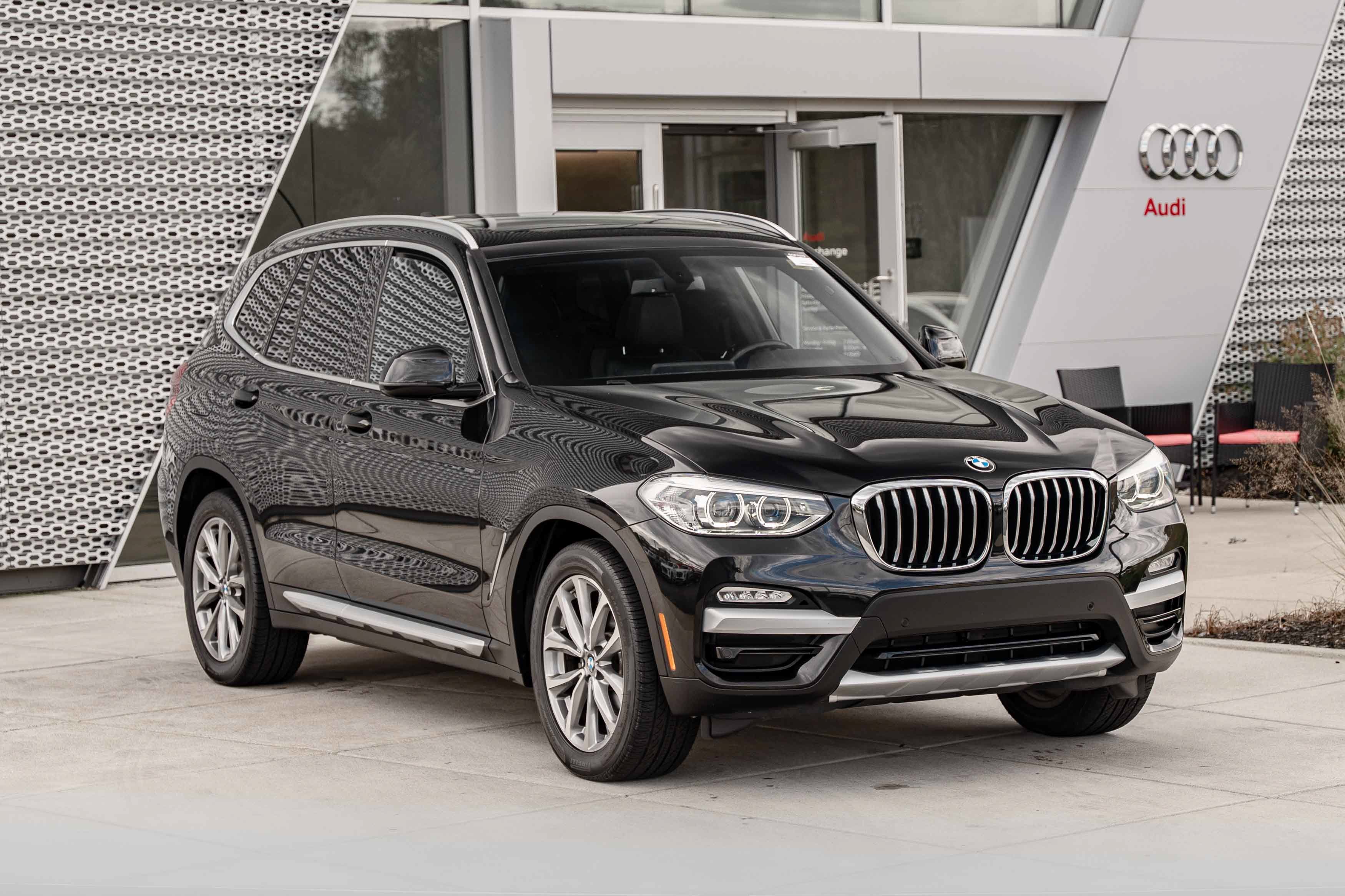 Used 2018 Black Sapphire Metallic BMW xDrive30i image 2