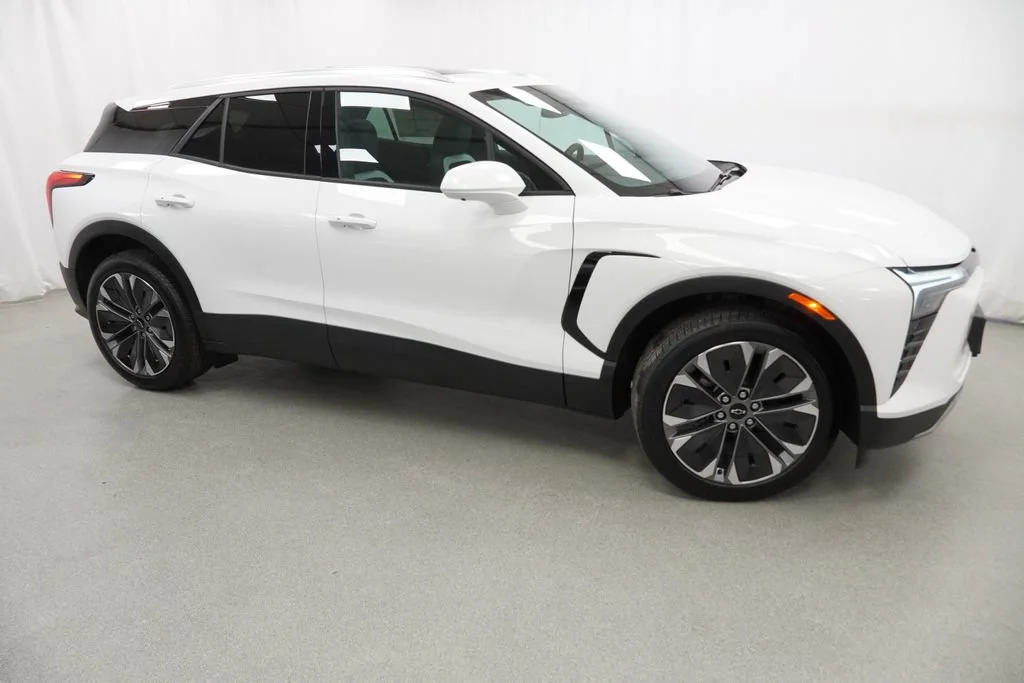 New 2026 Summit White Chevrolet LT image 5