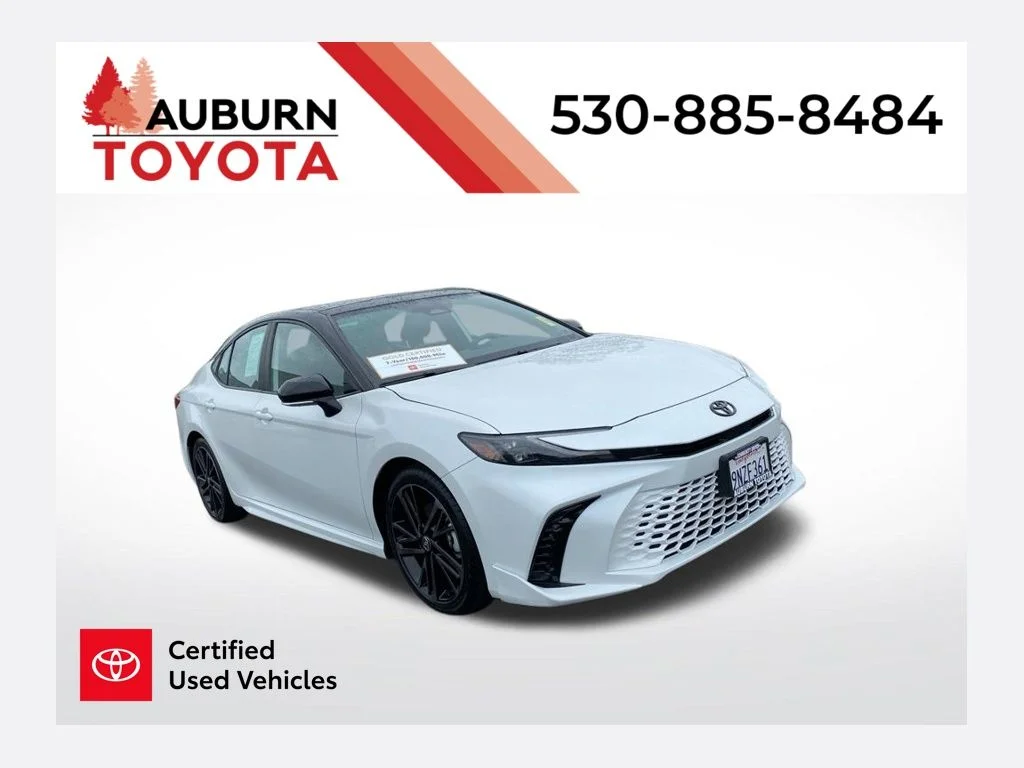 2025 Toyota Camry XSE Hybrid's photo