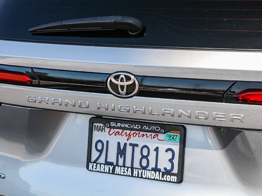 Used 2024 Silver Toyota XLE image 10