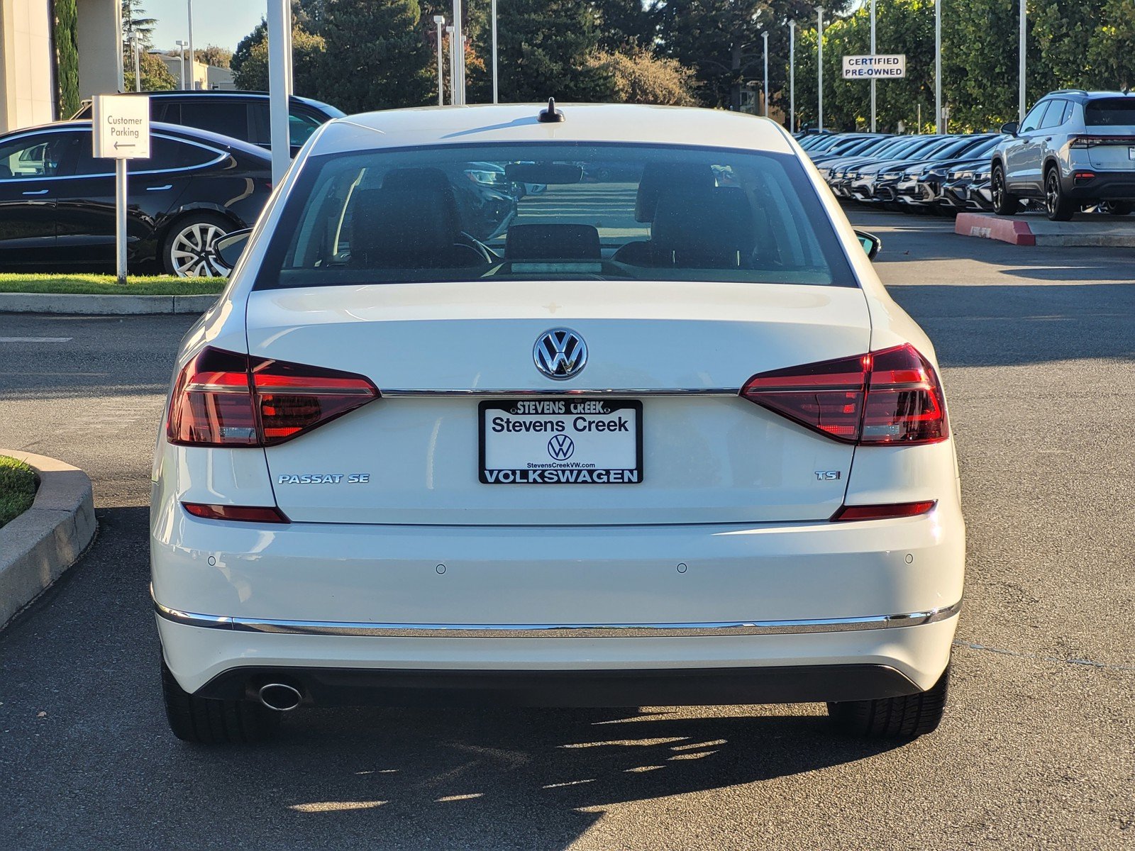 Used 2018 White Volkswagen 2.0T SE w/Technology image 4