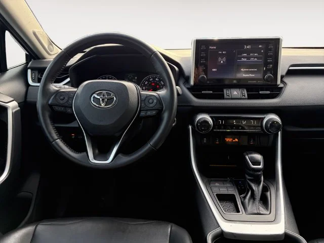 Used 2019 Gray Toyota XLE Premium image 15