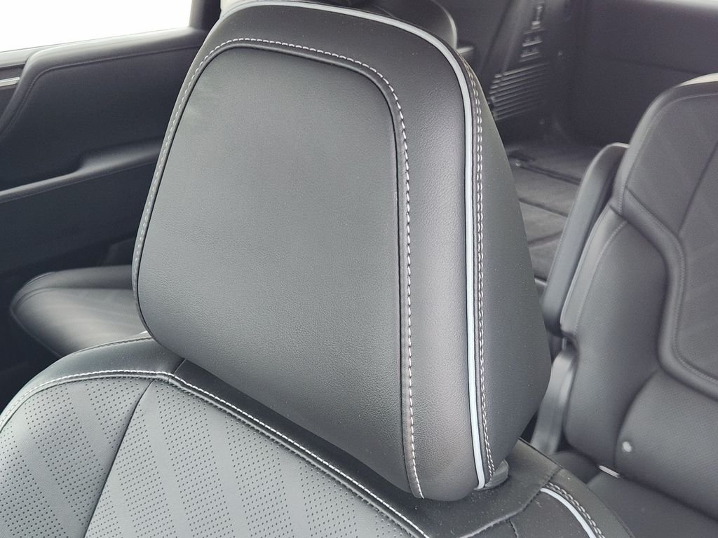 Used 2026 White INFINITI LUXE image 23