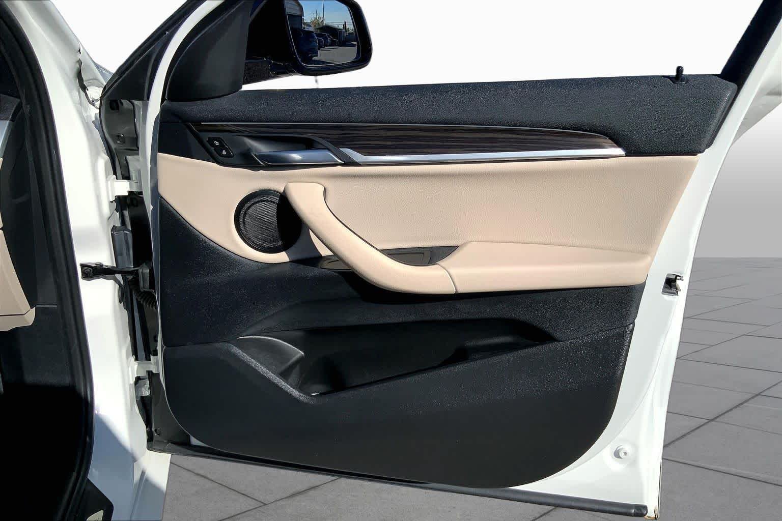 Used 2020 Alpine White BMW M35i image 22