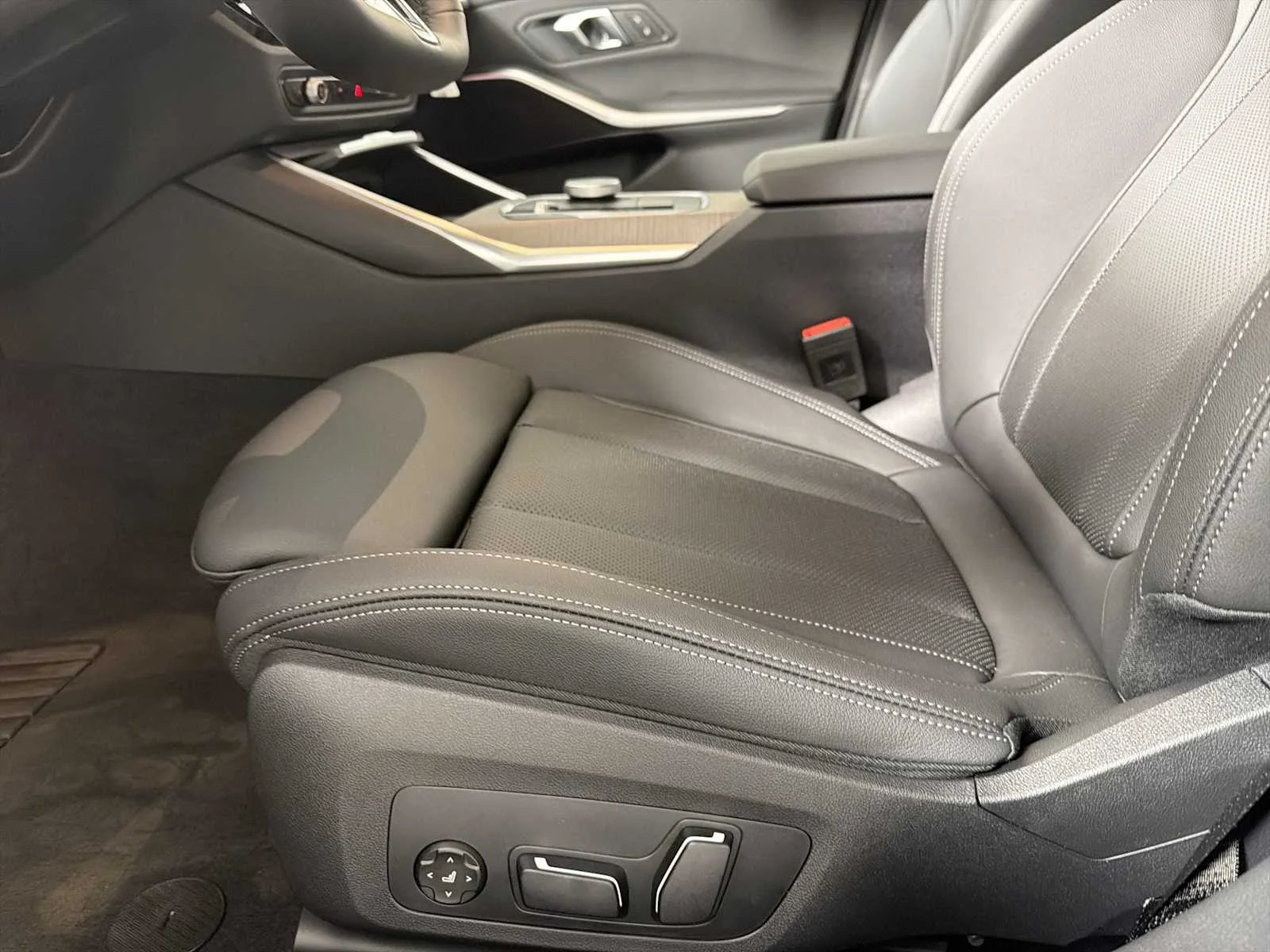 New 2026 Skyscraper Grey Metallic BMW 330i xDrive image 12