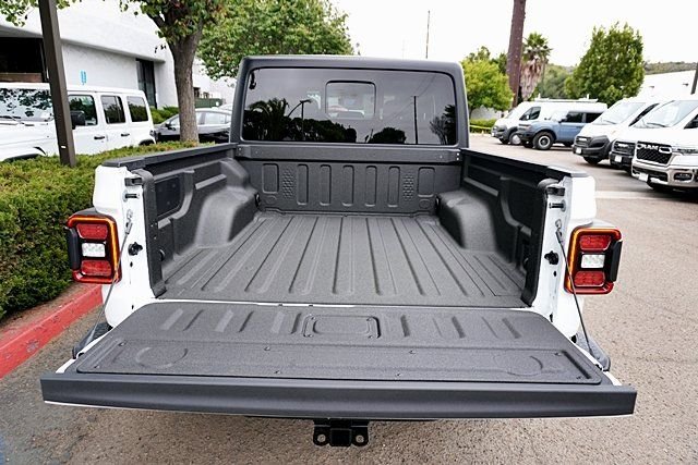 New 2025 Bright White Clear-Coat Exterior Paint Jeep Willys image 19