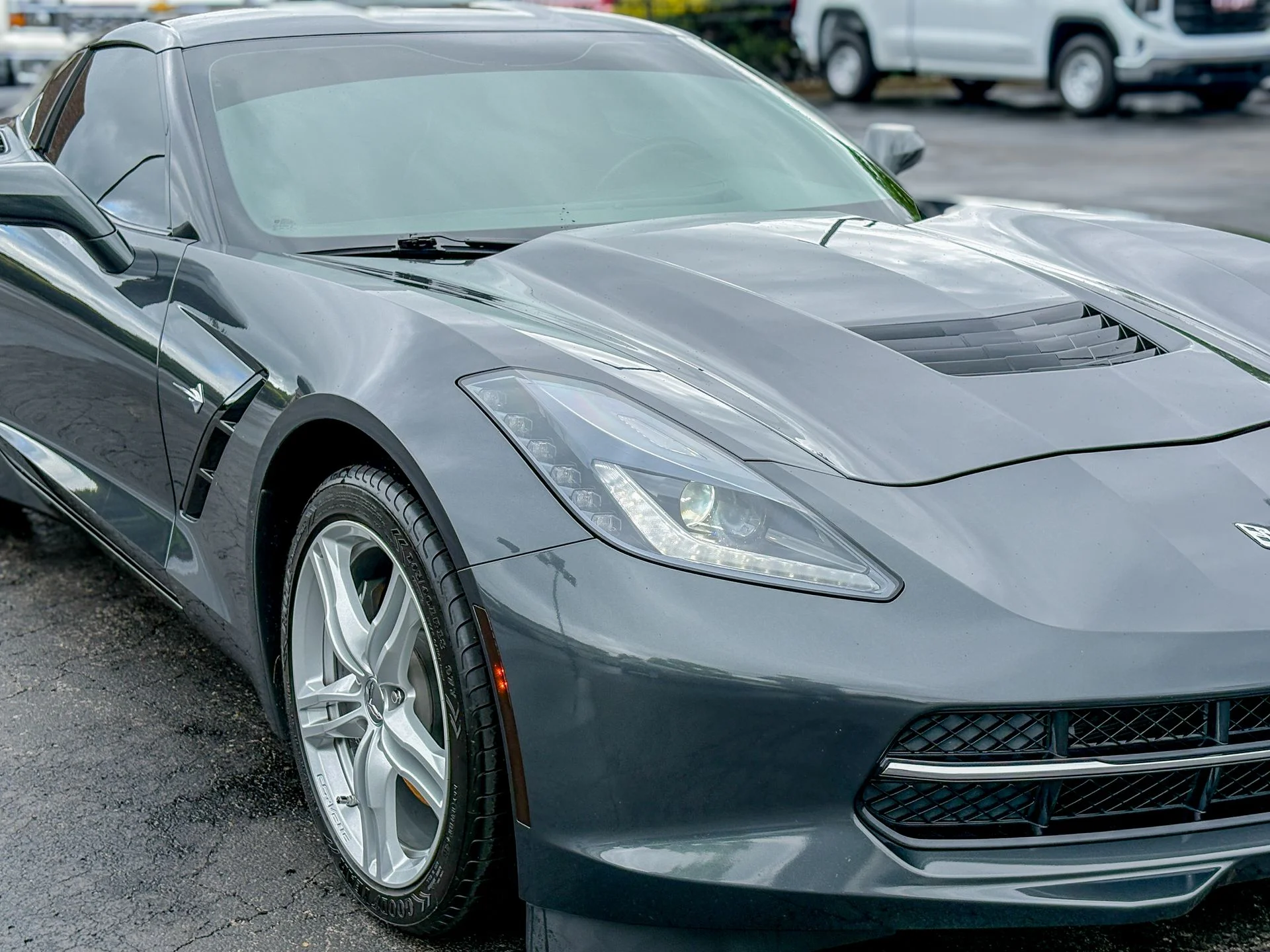 Used 2017 Gray Chevrolet Stingray image 3