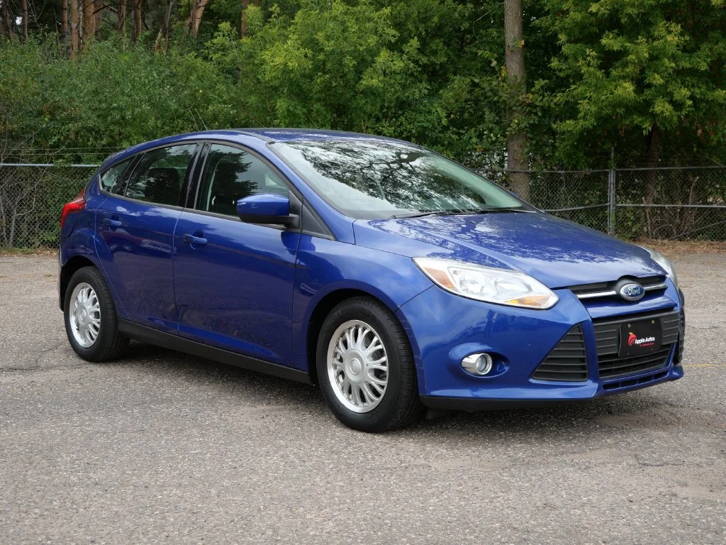Used 2012 Blue Ford SE image 1