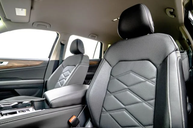 New 2026 Black Volkswagen 2.0T SE w/Technology image 5